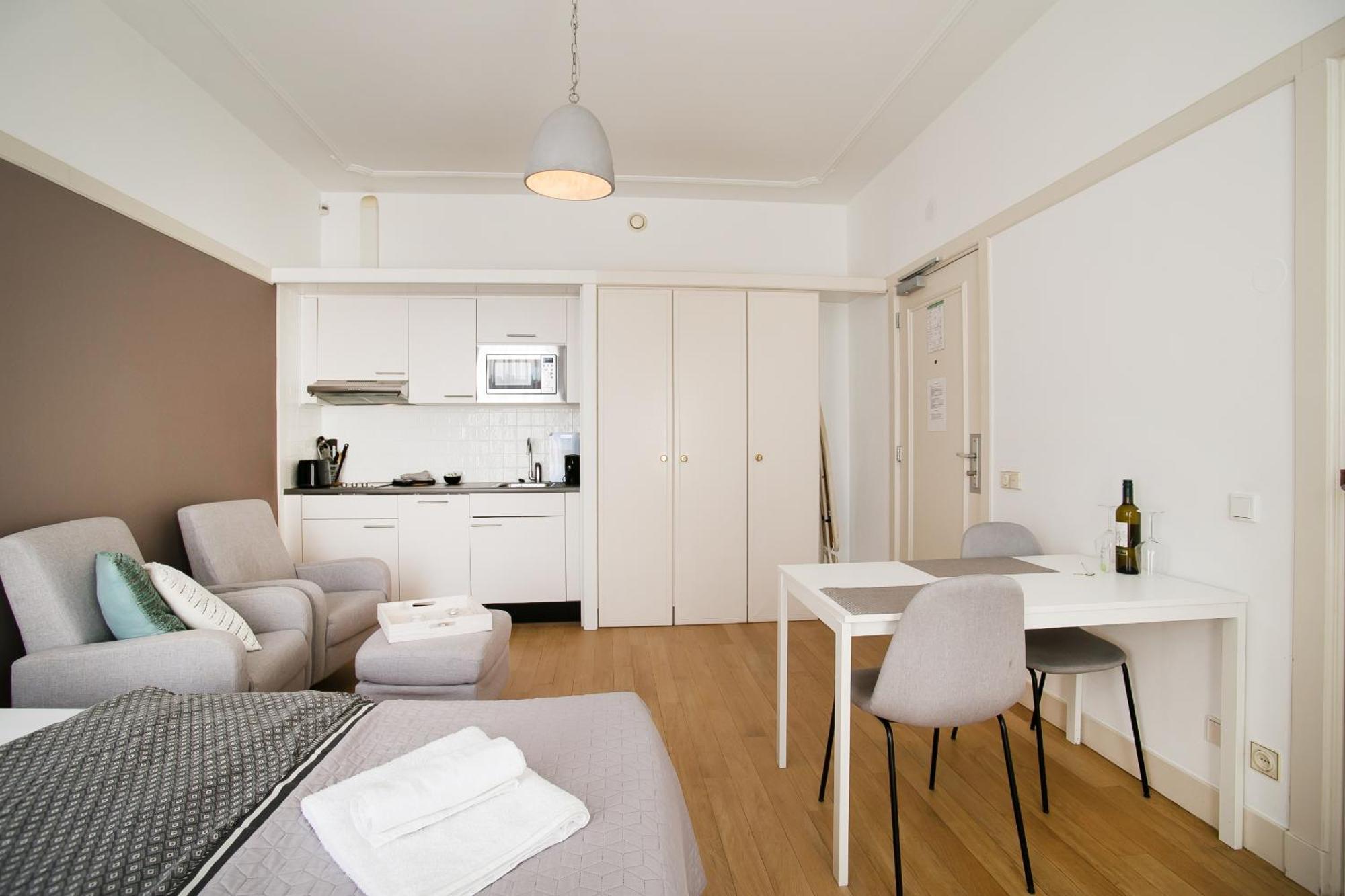 Four Star Apartments - Berkenbosch Blokstraat Гаага Номер фото