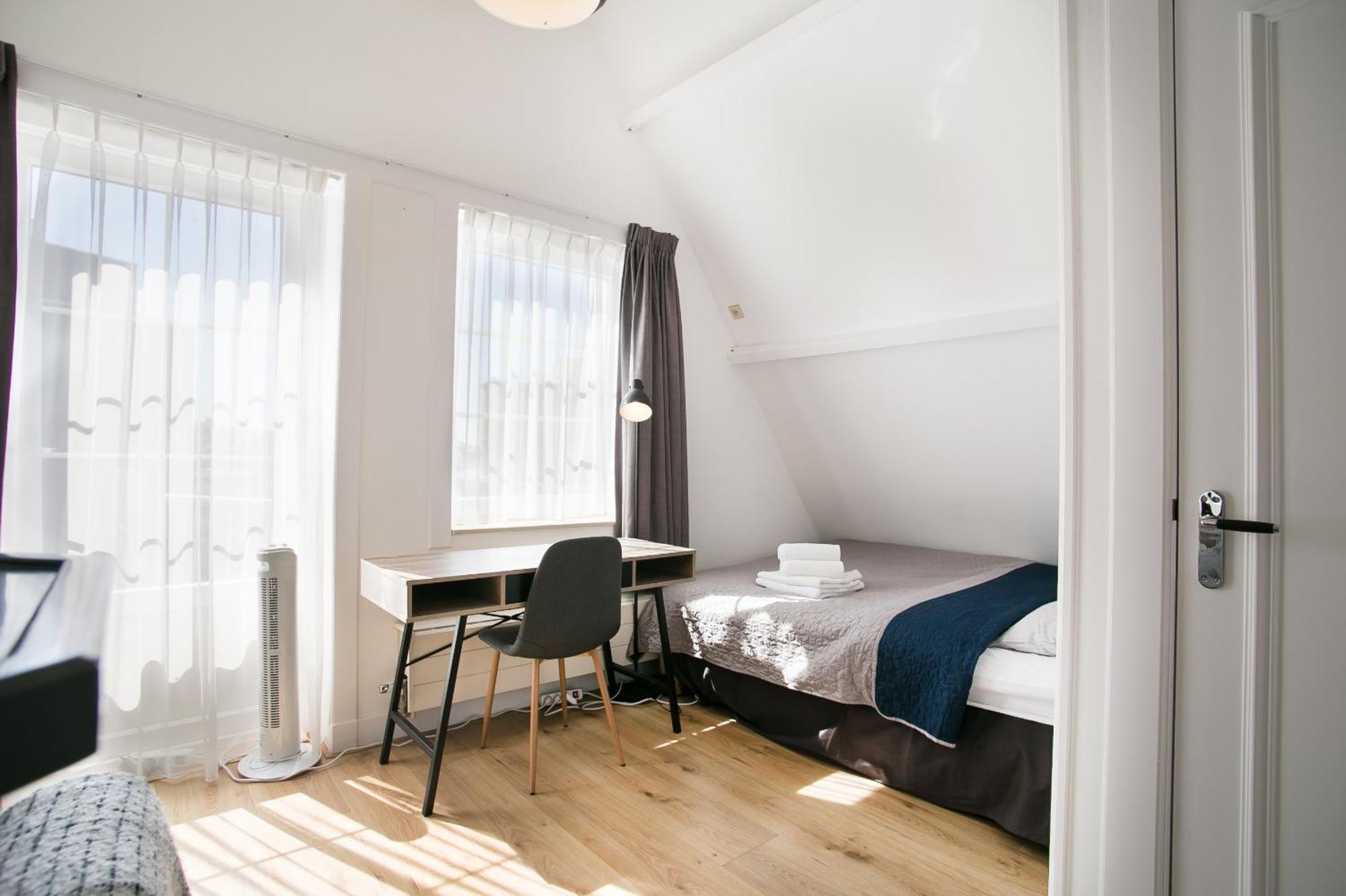 Four Star Apartments - Berkenbosch Blokstraat Гаага Номер фото
